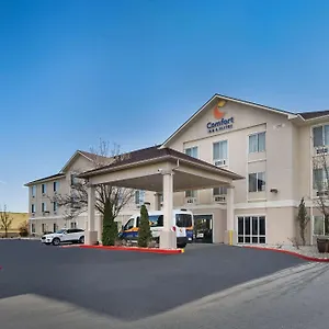 Comfort & Airport Convention Center Hotel