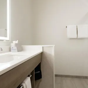 Express & East By Ihg Hotel